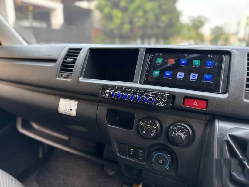 gallery_mobil-bekas-mobil123-toyota-hiace-commuter-van-indonesia_copy_9bd4e3a2-f261-4fdc-b9a8-bce6390d0273