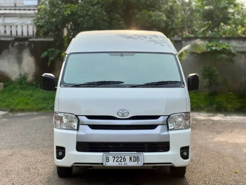 gallery_mobil-bekas-mobil123-toyota-hiace-commuter-van-indonesia_copy_b45af722-89f7-4bde-8c07-92e4c9527ca6.jpg