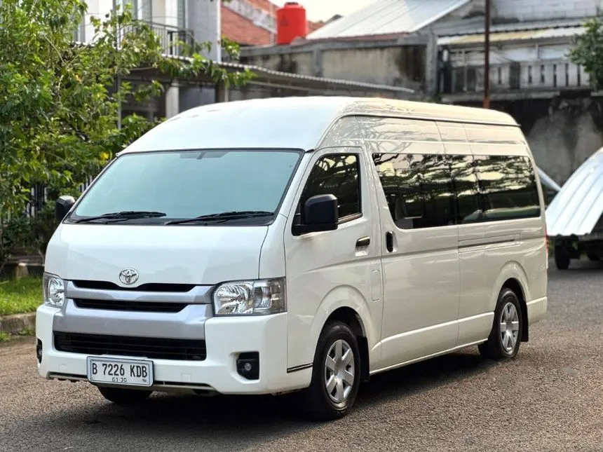 gallery_mobil-bekas-mobil123-toyota-hiace-commuter-van-indonesia_copy_de264c48-8bd1-4a03-aba8-0b7a4d5549c7.jpg